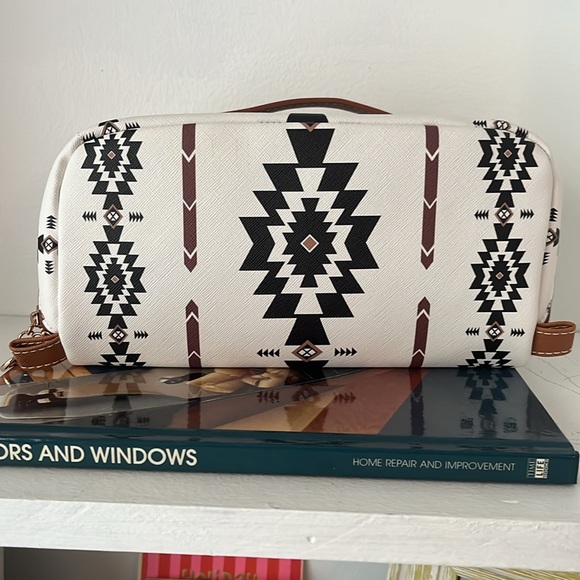 Aztec Western Makeup or Jewelry travel bag NWOT - Picture 3 of 9